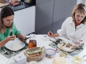 Reprenez le contrôle face à l'hyperconnexion : évaluez votre usage digital, explorez des solutions concrètes et vivez une détox numérique guidée.