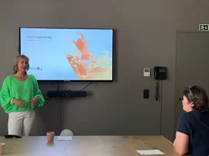 Apprenez à cultiver l’optimisme, transformer la négativité en force, renforcer votre bien-être et booster la confiance en soi. 12 clés pour rayonner au travail.