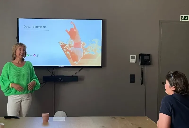 Apprenez à cultiver l’optimisme, transformer la négativité en force, renforcer votre bien-être et booster la confiance en soi. 12 clés pour rayonner au travail.