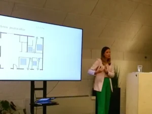Apprenez à aménager votre espace pro pour mieux déconnecter, vous concentrer et préserver l’équilibre pro-perso. Basé sur la neuro-architecture.