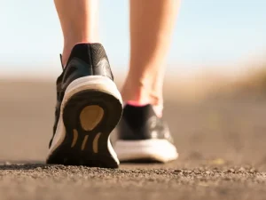 Bougez plus au quotidien ! Découvrez les bienfaits de la marche pour réduire la sédentarité, améliorer votre santé et renforcer la cohésion d’équipe en entreprise.