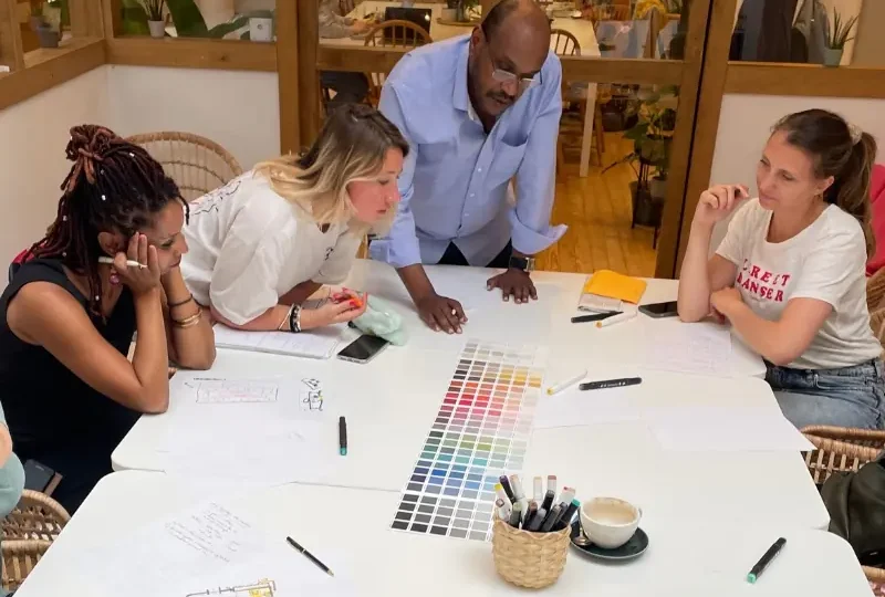 Aménagez un espace de travail adapté à votre profil et boostez motivation, concentration et bien-être grâce à un atelier concret et créatif WorkInJoy.