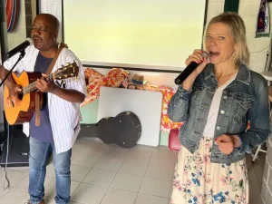 Boostez la motivation, la joie et la cohésion d’équipe grâce à la musique. Un atelier ludique pour vibrer, créer et se reconnecter en entreprise.