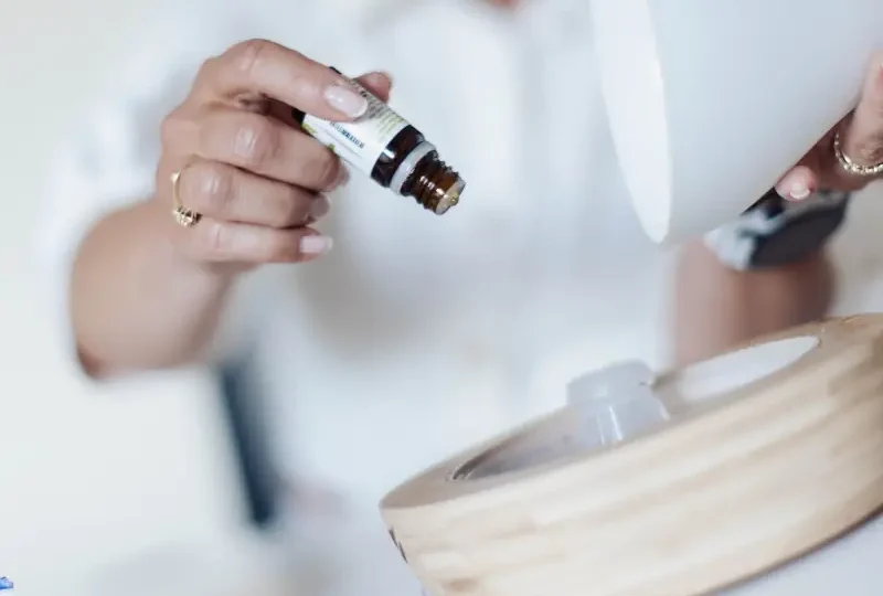 Découvrez des techniques naturelles pour renforcer votre immunité : aromathérapie et conseils pratiques pour revitaliser votre énergie.